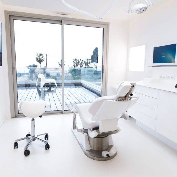 beautiful spacious office dentist