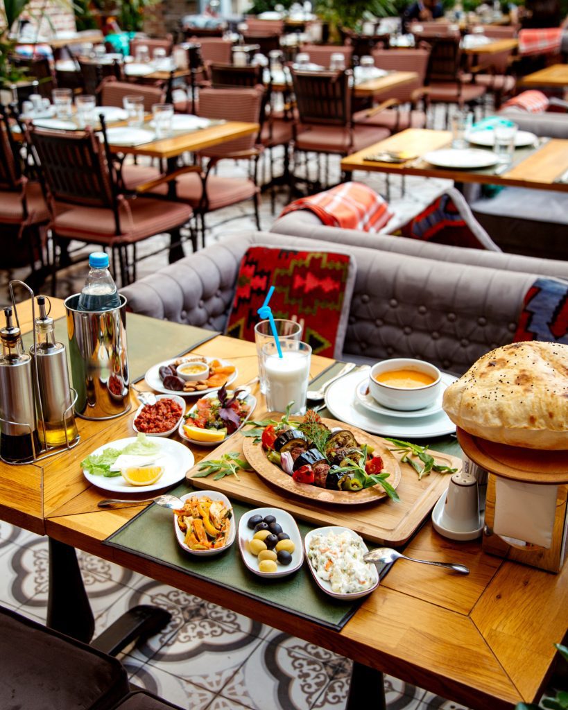 healthy lunch table restaurant