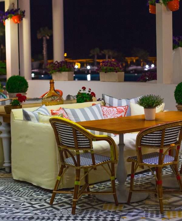 Tips For Restaurants Sitting Area Decoration