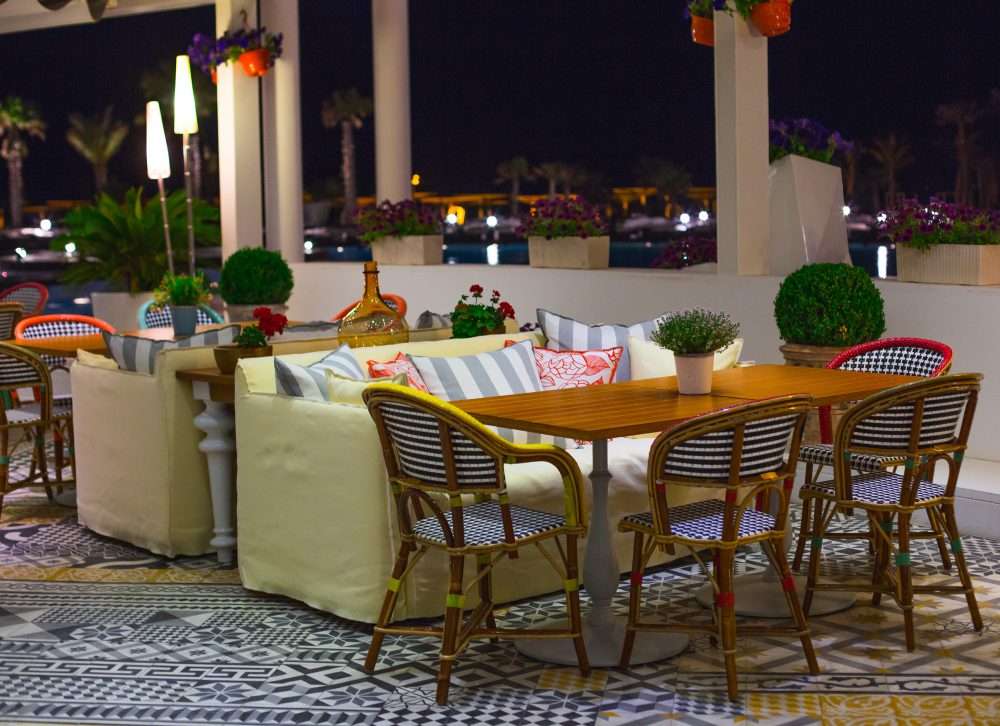Tips For Restaurants Sitting Area Decoration